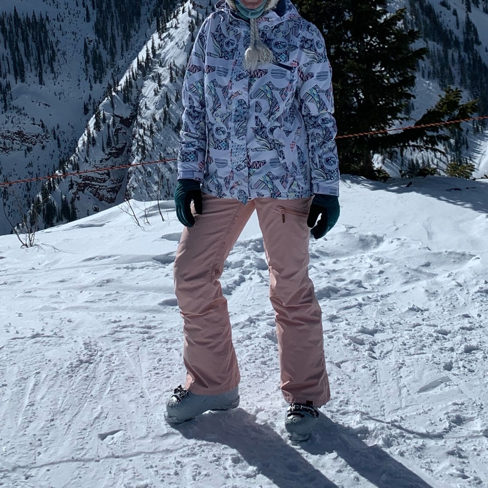 Roxy Snowy White and Blue Patterned Ski Jacket and Pants Set